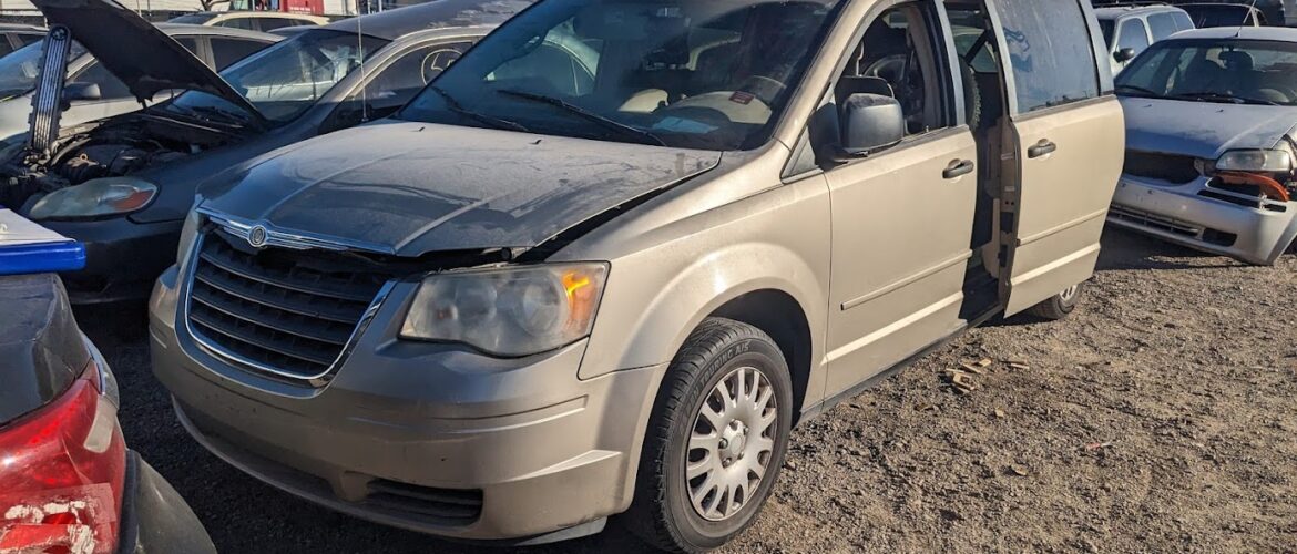 2008 Chrysler Town & Country – DD0614