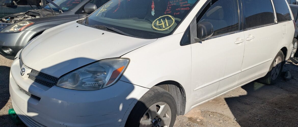 2004 TOYOTA SIENNA – DD3510
