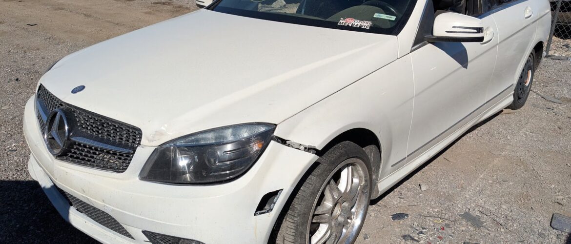 2011 MERCEDES C300 – DD3588