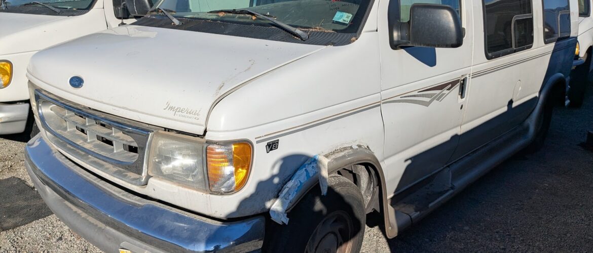 1999 FORD E150 – DD3743
