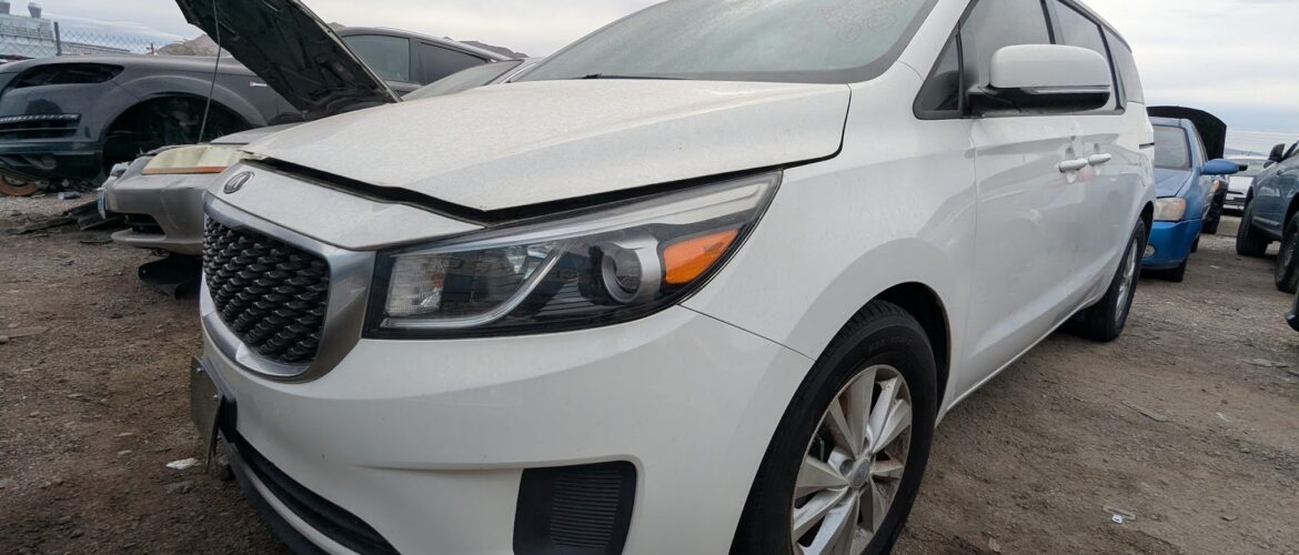 2015 KIA SEDONA – DD3593