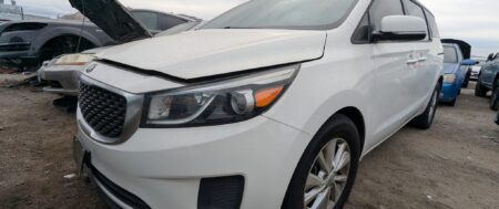 2015 KIA SEDONA – DD3593