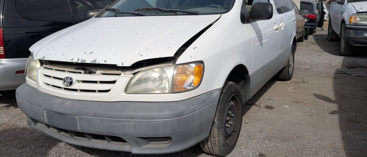 2001 TOYOTA SIENNA – DD3947