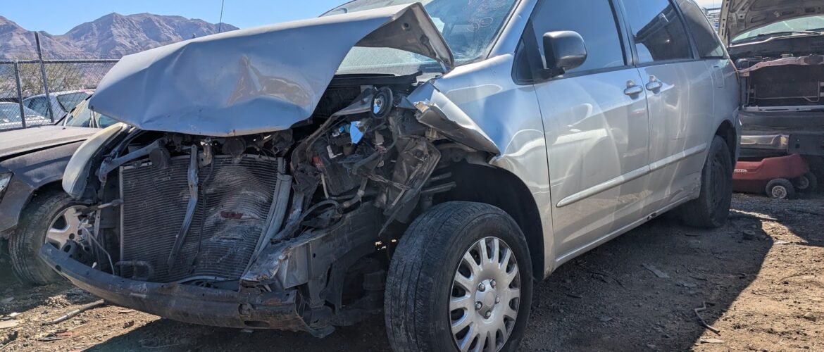 2008 TOYOTA SIENNA – DD3983