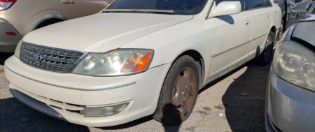 2004 TOYOTA AVALON – DD3940