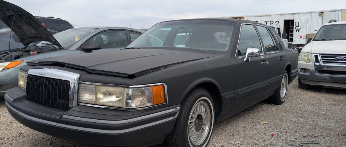 1994 LINCOLN TOWN CAR – DD3974