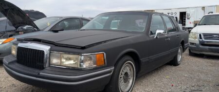 1994 LINCOLN TOWN CAR – DD3974