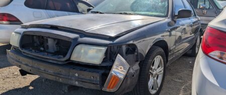 2005 FORD CROWN VIC – DD4049