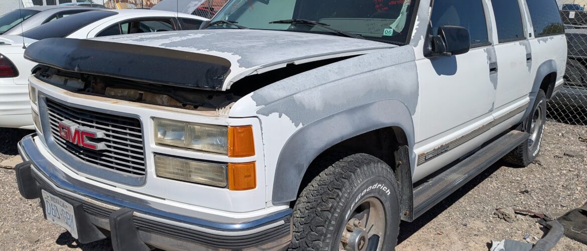 1994 GMC SUBURBAN – DD4105