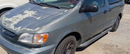 2000 TOYOTA SIENNA – DD4171