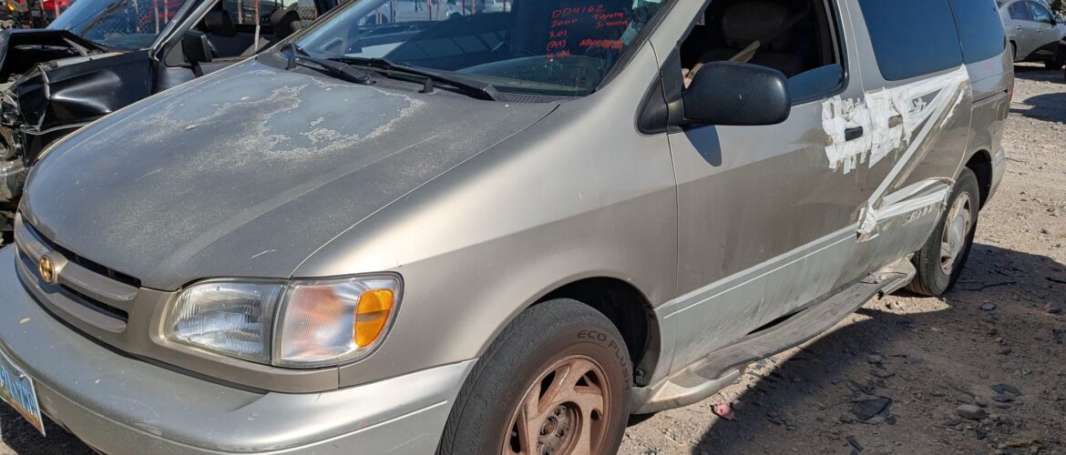 2000 TOYOTA SIENNA – DD4162
