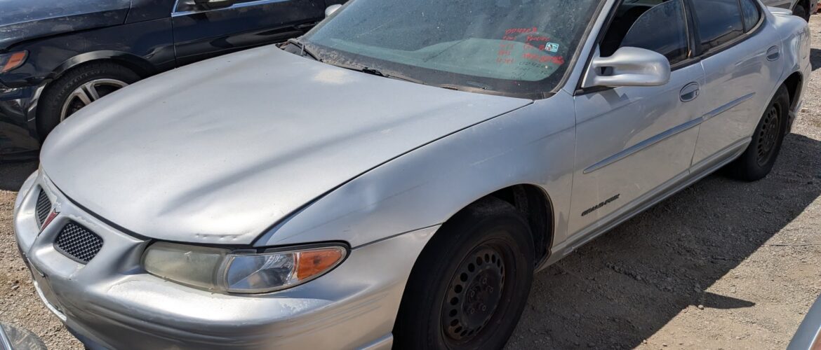 2001 PONTIAC GRAND PRIX – DD4208