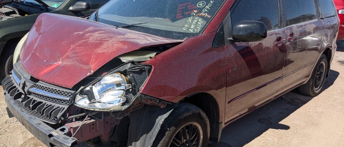 2004 TOYOTA SIENNA – DD4375
