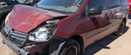 2004 TOYOTA SIENNA – DD4375