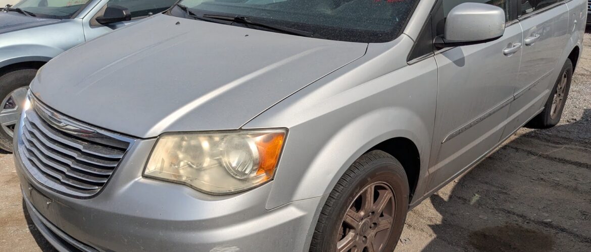 2011 CHRYSLER TOWN & COUNTRY – DD4585