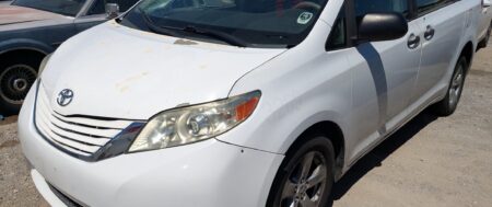 2014 TOYOTA SIENNA – DD4656